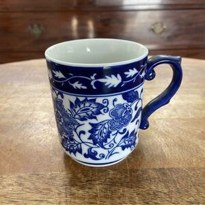Vintage cobalt blue and white coffee or tea mug from the Bombay Company